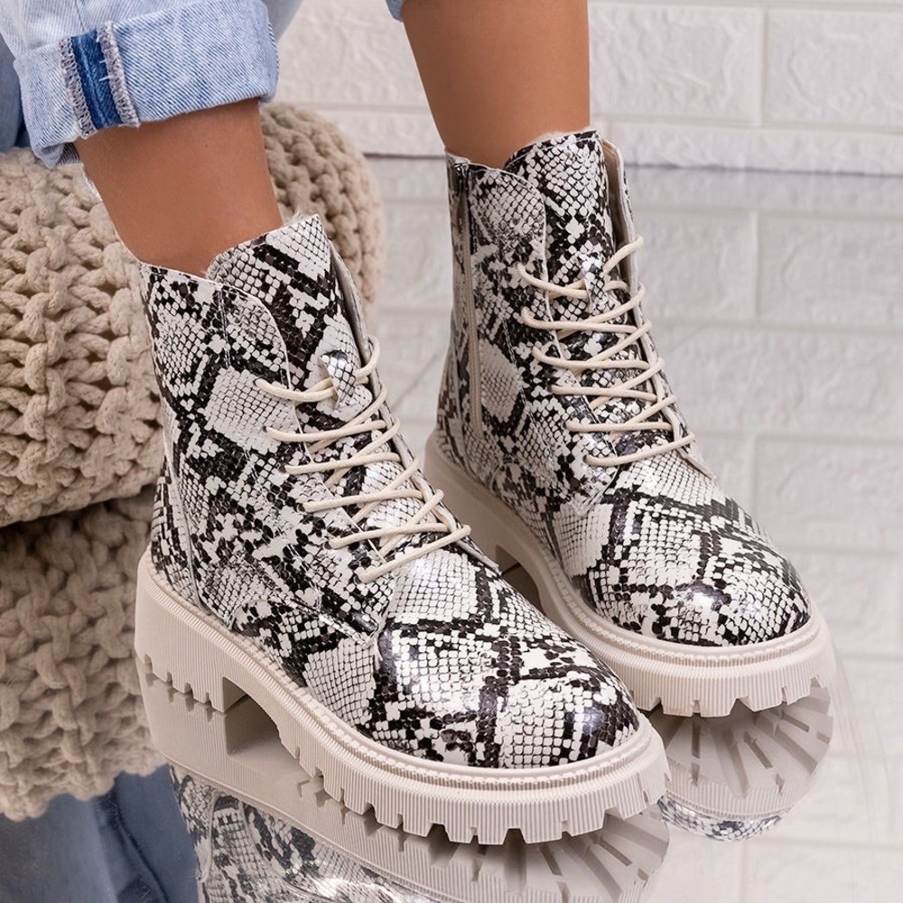Bambo Snakeskin Print  combat Black Cream  boots Size 9